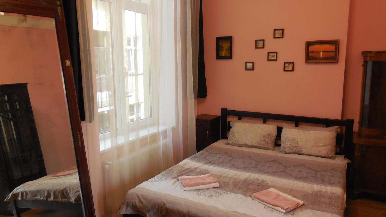 2 Room Apartment Near Opera House Leopoli Esterno foto